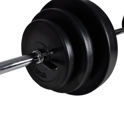 Barbell met zwarte halterschijven op een metalen stang.