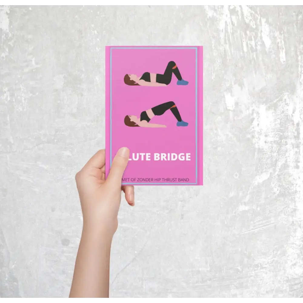 Roze boek of pamflet met de titel ’Glute Bridge’ met illustraties van oefeningen.